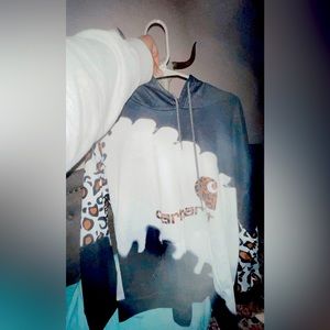 Carharrt hoodie not super thick for sale !! Never worn brand new